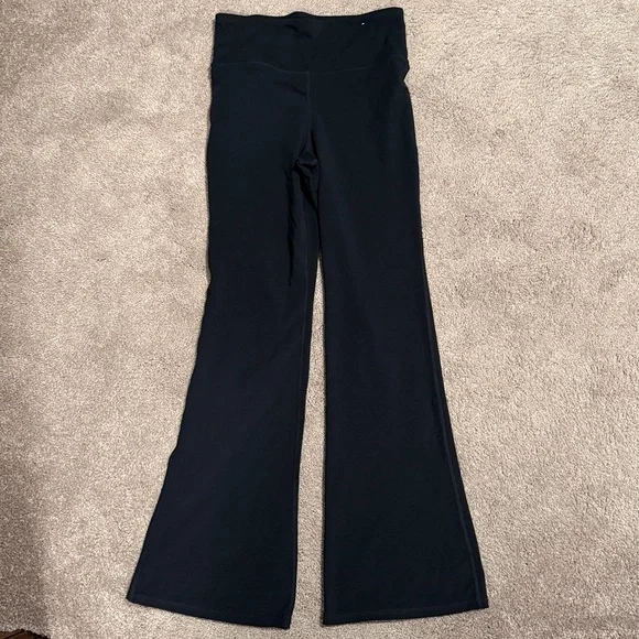 GAP fit studio sky high flare leggings - Picture 5 of 8